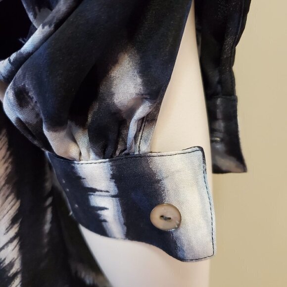 St. John Silk Blouse Size 4 tie Dye Cowl Neck Black Blue White Zebra Animal - Picture 14 of 14